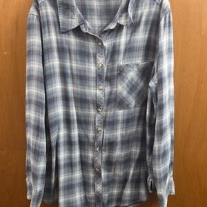 Arizona Jean Company Blue Plaid Button-Up Shirt